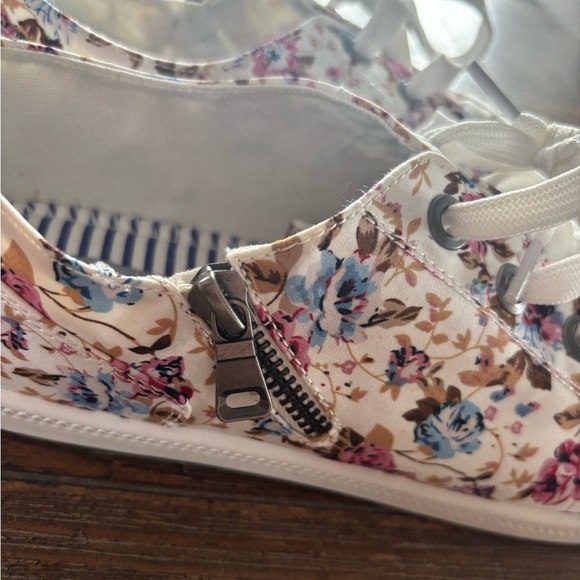 NWOT Alberto Floral Canvas Sneakers Size 9 (40) - Picture 6 of 8